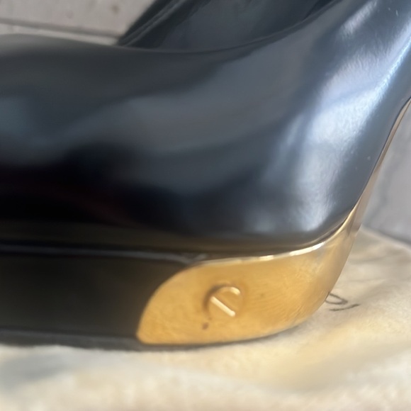 Louis Vuitton Black Glossy Leather Sensual Pumps - Picture 10 of 13